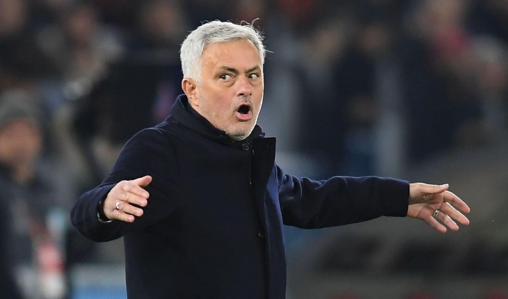 'ბევრი ჭამეს და დაეძინათ' - მოურინიო რომას ფანებით უკმაყოფილოა