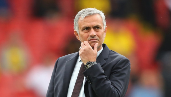 'ბევრი ჭამეს და დაეძინათ' - მოურინიო რომას ფანებით უკმაყოფილოა