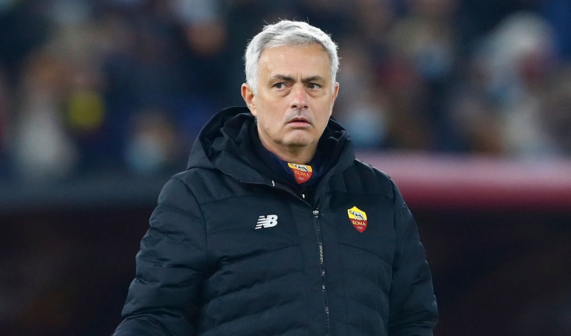 'ბევრი ჭამეს და დაეძინათ' - მოურინიო რომას ფანებით უკმაყოფილოა