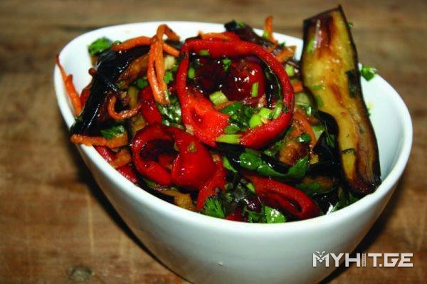 ბადრიჯნის სალათა "საზაფხულო"