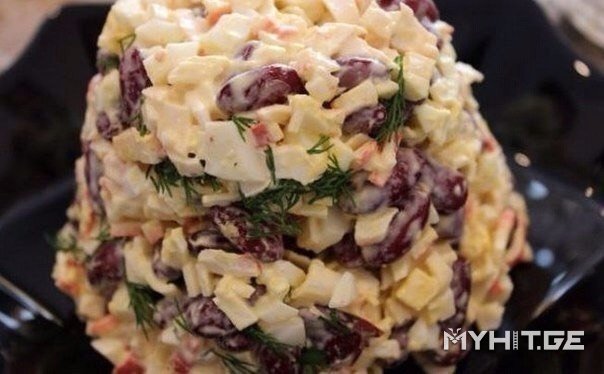 ორიგინალური და სწრაფი სალათა ლობიოთი და კრაბის ჩხირებით