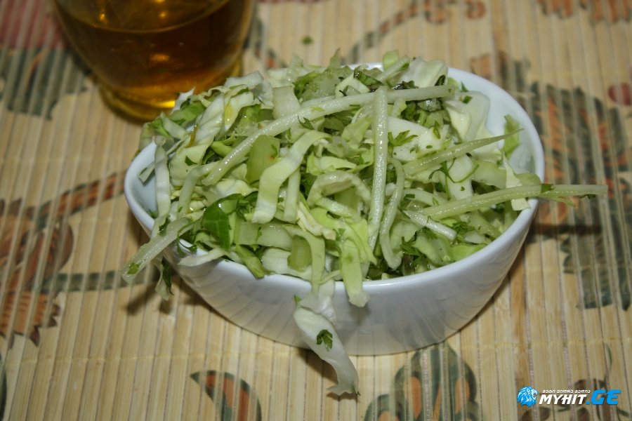 ახალი კომბოსტოს სალათი