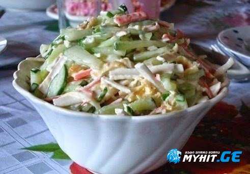 დაწნული შებოლილი სულგუნის სალათა