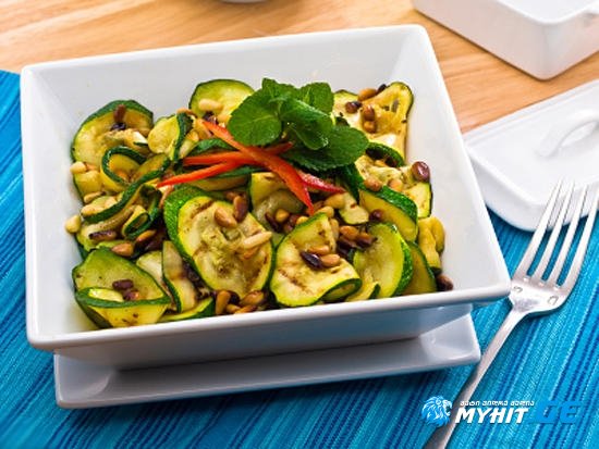 თბილი სალათი ყაბაყით (ცუკინით)