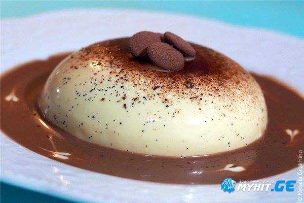 პანა კოტა შოკოლადის სოუსში