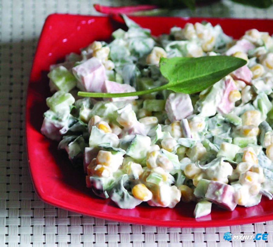 ცხარე სალათა მჟაუნითა და სიმინდით