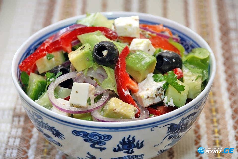 ავოკადოს სალათა ყველით