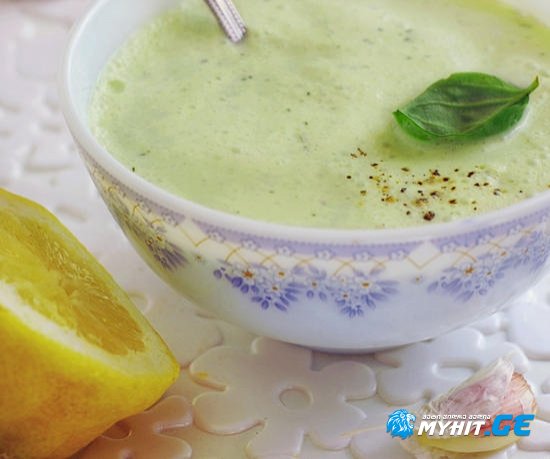 ცივი სუპი მაწვნითა და კიტრით