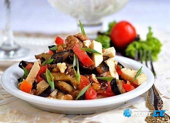 მარტივი, მაგრამ განუმეორებელი გემოს ბადრიჯნის სალათა!