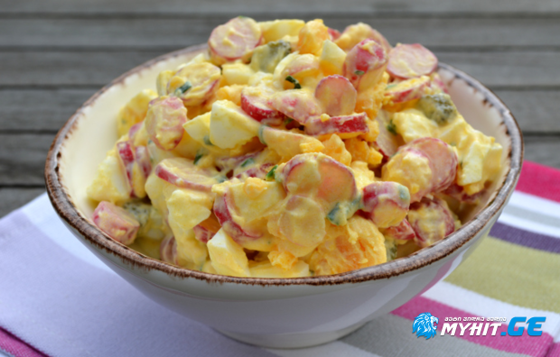 ბოლოკისა და კვერცხის სალათა მარტივი ინგრედიენტებისგან