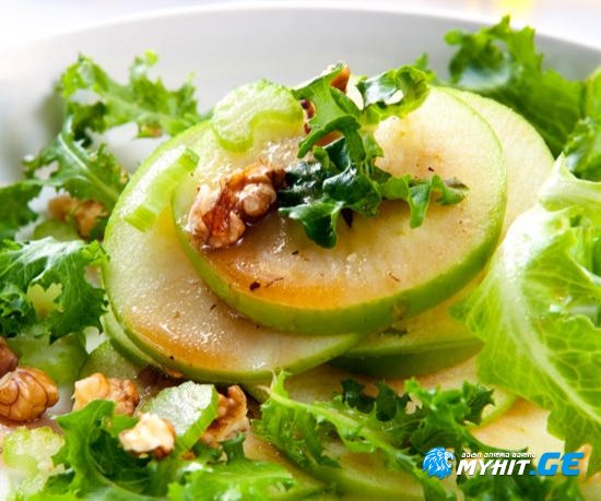 მწვანე სალათა ნიგვზით