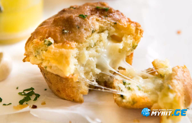 მაფინები ყველითა და ნივრით