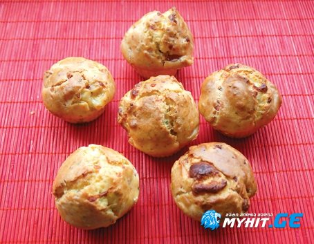 ლორისა და ყველის მაფინები