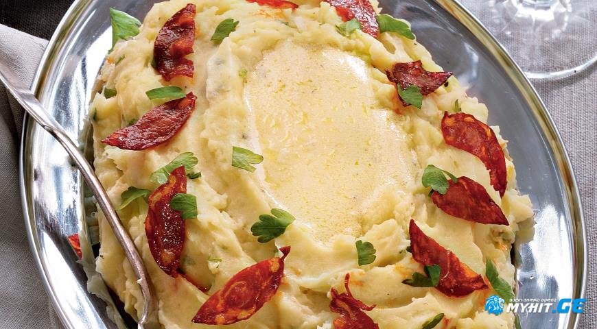 ნივრიანი კარტოფილის პიურე შემწვარი ლორით