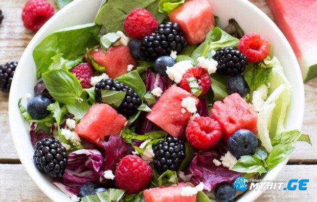 საზამთროს სალათა ყველით ფეტა