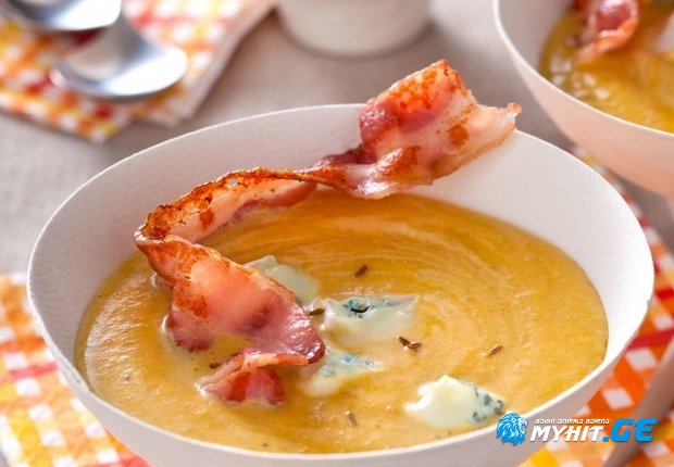 სტაფილოს კრემ-სუპი ძირათი და ლურჯი ყველით