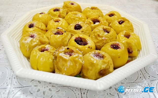 გამომცხვარი ვაშლი ჩირეულით - დესერტი, რომელიც ამ სეზონზე აუცილებლად უნდა მოამზადოთ