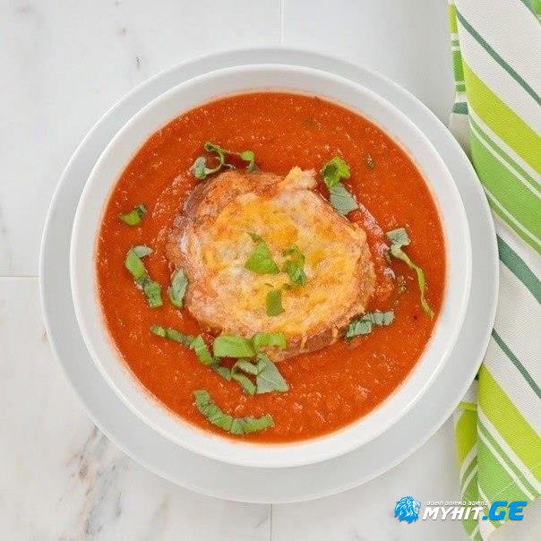 პომიდვრის სუპი ყველიანი გრენკებით