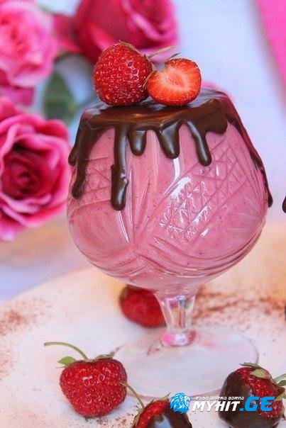 მარწყვის კოქტეილი შოკოლადის ქურქში