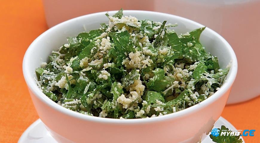 ზარმაცების სალათა ოხრახუშისა და პარმეზანისგან