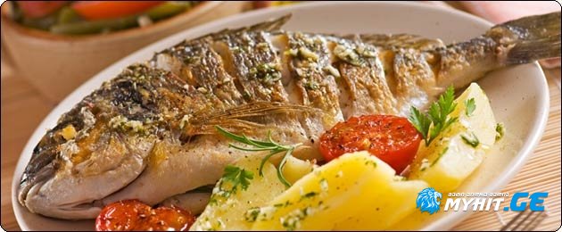 ხახვის ბალიშზე შემწვარი თევზი