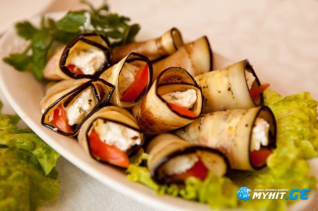 ნიგვზიანი ბადრიჯნის ვარიაცია - ბადრიჯანი შესუნელებული ხაჭოს შიგთავსით