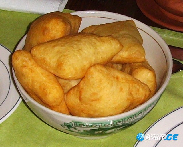 ბაურსაკი – უგემრიელესი ყაზახური ფუნთუშები