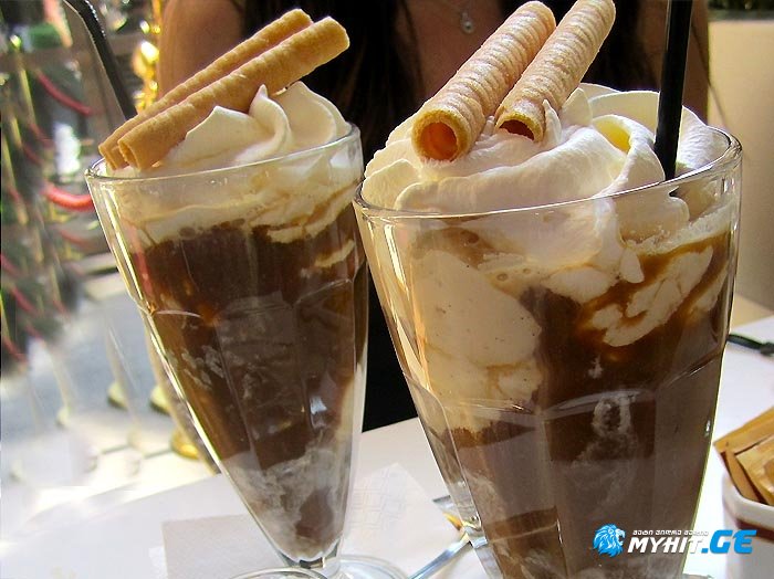 ცივი ყავა ნაყინით