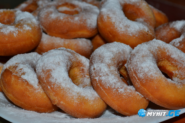 სახლში მომზადებული დონატები