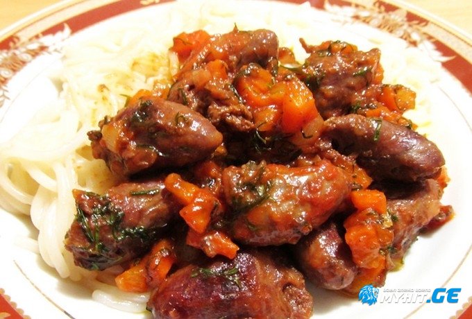 ქათმის გულ-ღვიძლი ტომატის სოუსში