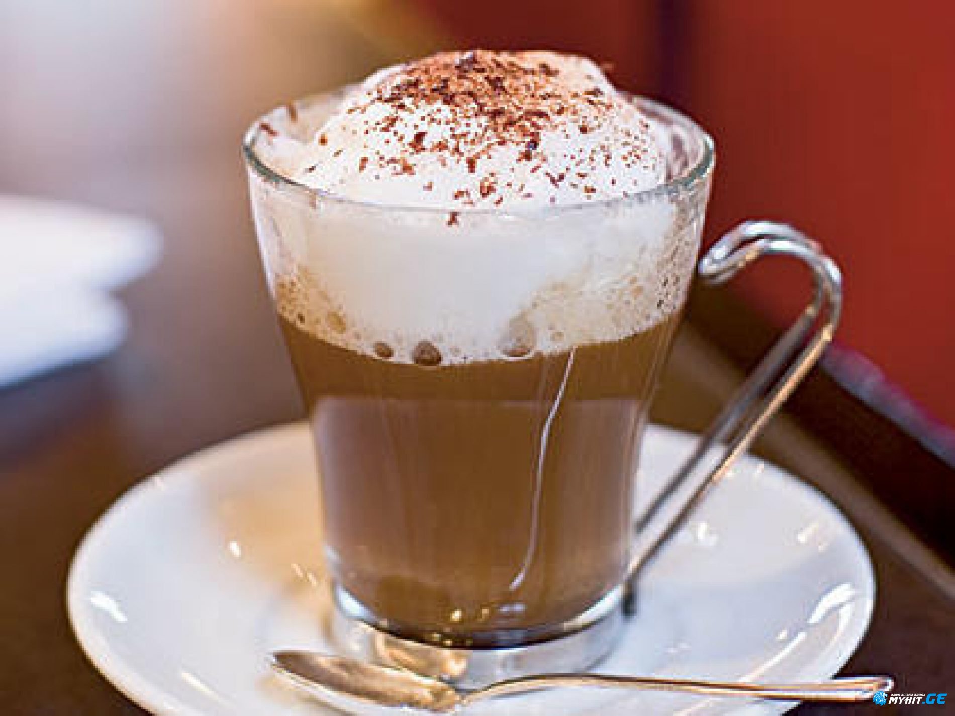 წყალი, ყავა, შაქარი და იდეალური კაპუჩინოსთვის კრემი მზად არის!