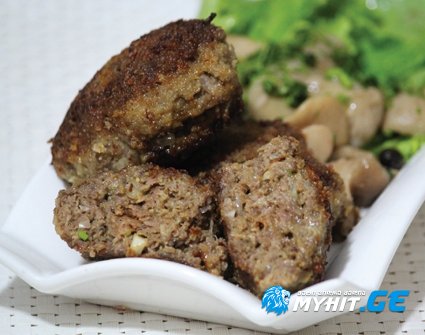 ამ რეცეპტით მომზადებული კატლეტი განსაკუთრებულად წვნიანი და არომატულია