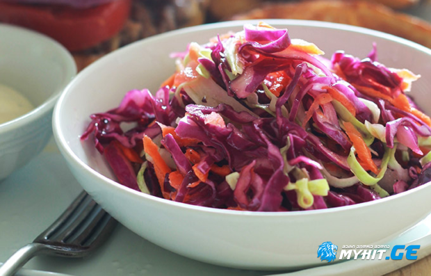 ორნაირი კომბოსტოს მარტივი სალათა