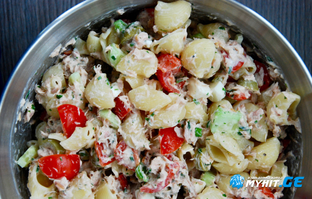 სალათა მაკარონითა და თინუსის კონსერვით