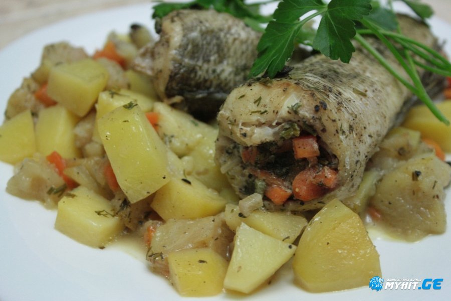 თევზი ვაშლით და ბოსტნეულით