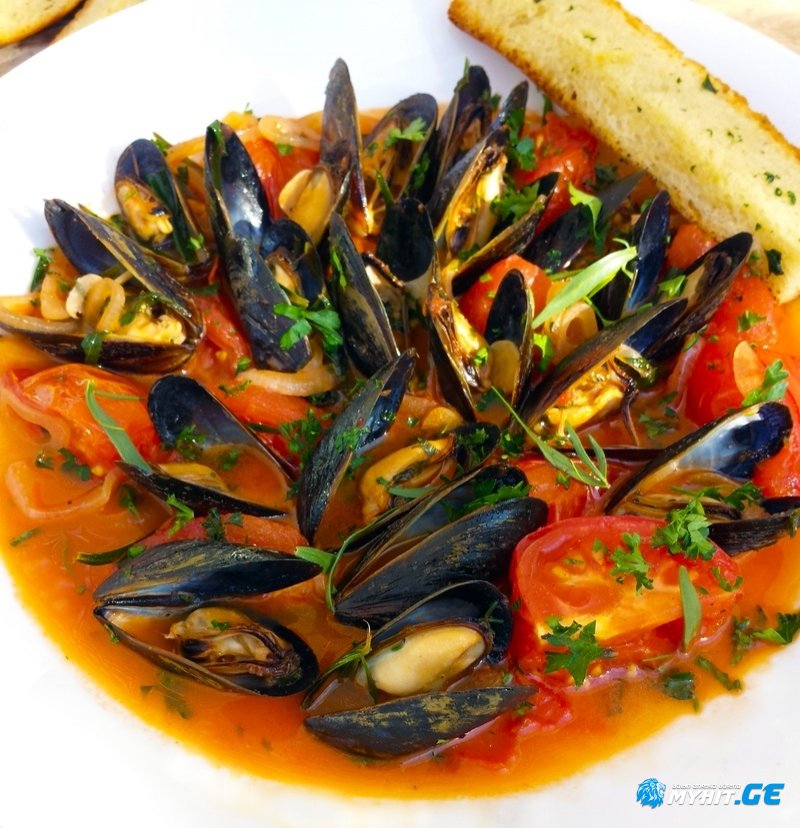 მიდიები ღვინის სოუსში -უგემრიელესი ზღვის დელიკატესის მარტივი რეცეპტი