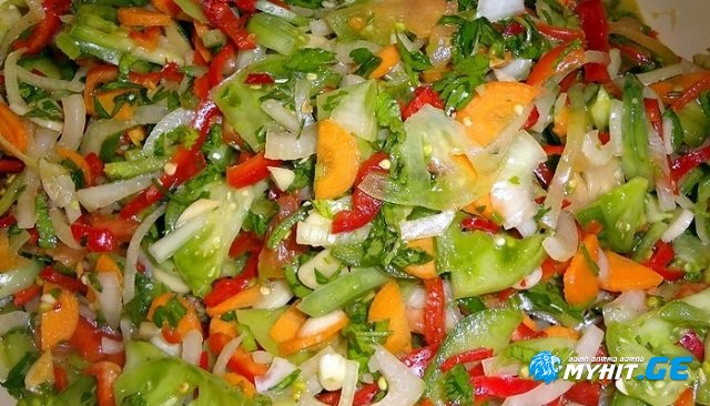 90-იან წლებში პოპულარული მწვანე პომიდვრის სალათა, რომელიც ინტერნეტმომხმარებლებმა აიტაცეს