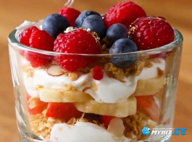 უგემრიელესი ცივი დესერტი ბერი პარფე - სიამოვნება და სარგებლობა ერთ ბოკალში!