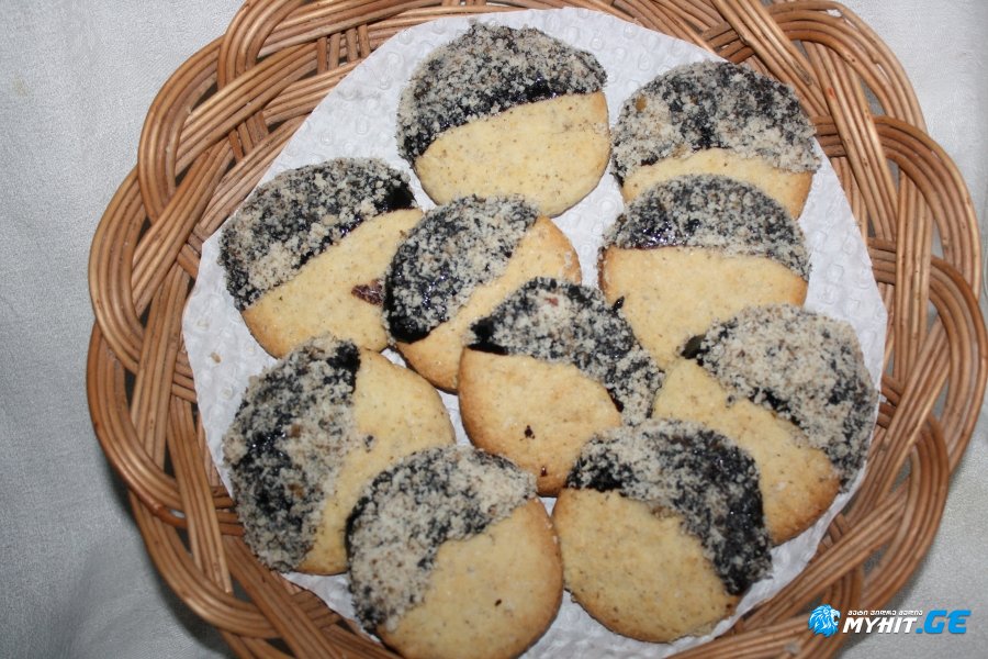 სამარხვო ნამცხვარი მინანქარით