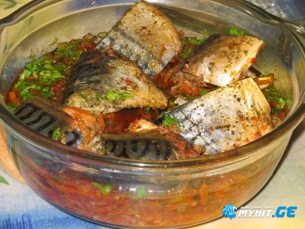 სკუმბრია პომიდვრის სოუსში